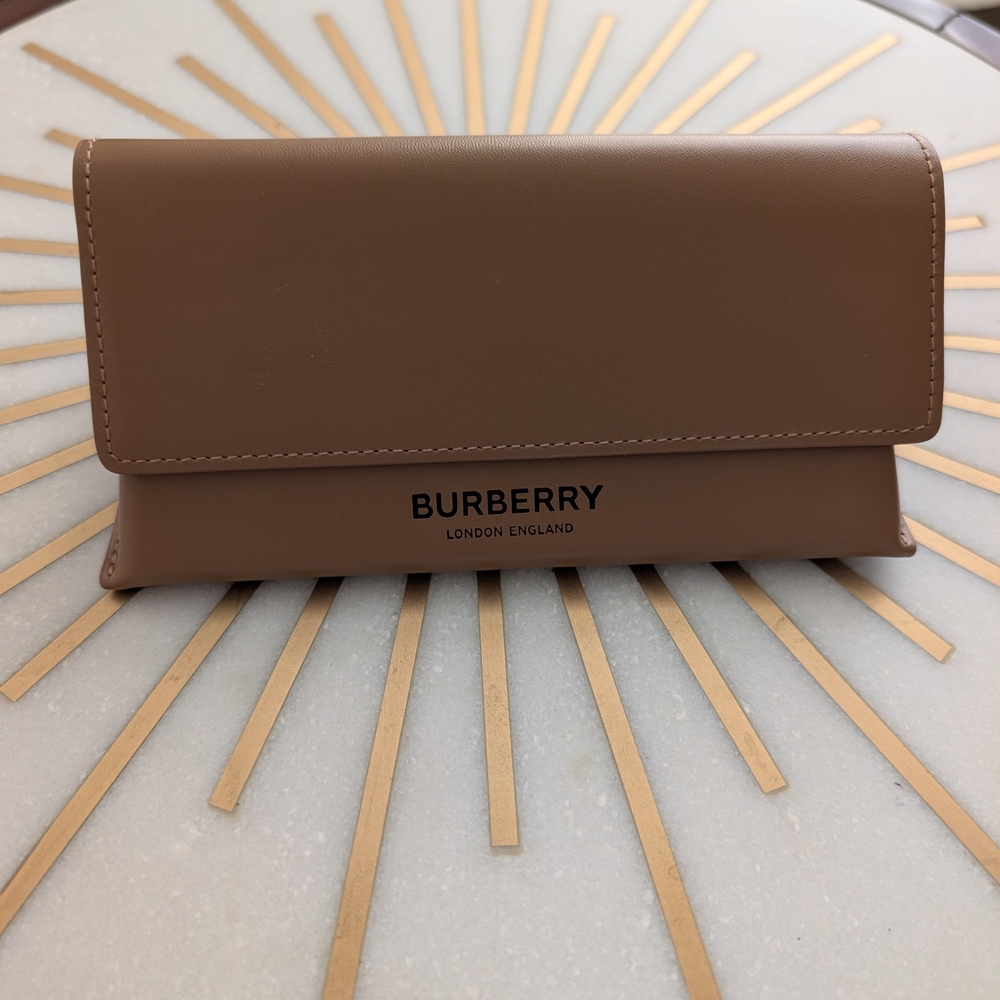 NIB Burberry Black Cat-Eye Sunglasses - Picture 4 of 15